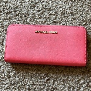 Michael kors wallet. Good condition